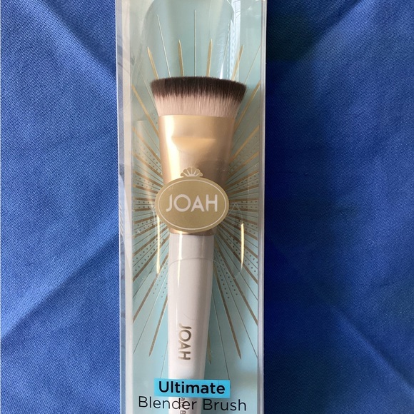 JOAH Ultimate Blender Beauty Brush, Wide Flat Tip Buffs and Blends NIB - Picture 3 of 4